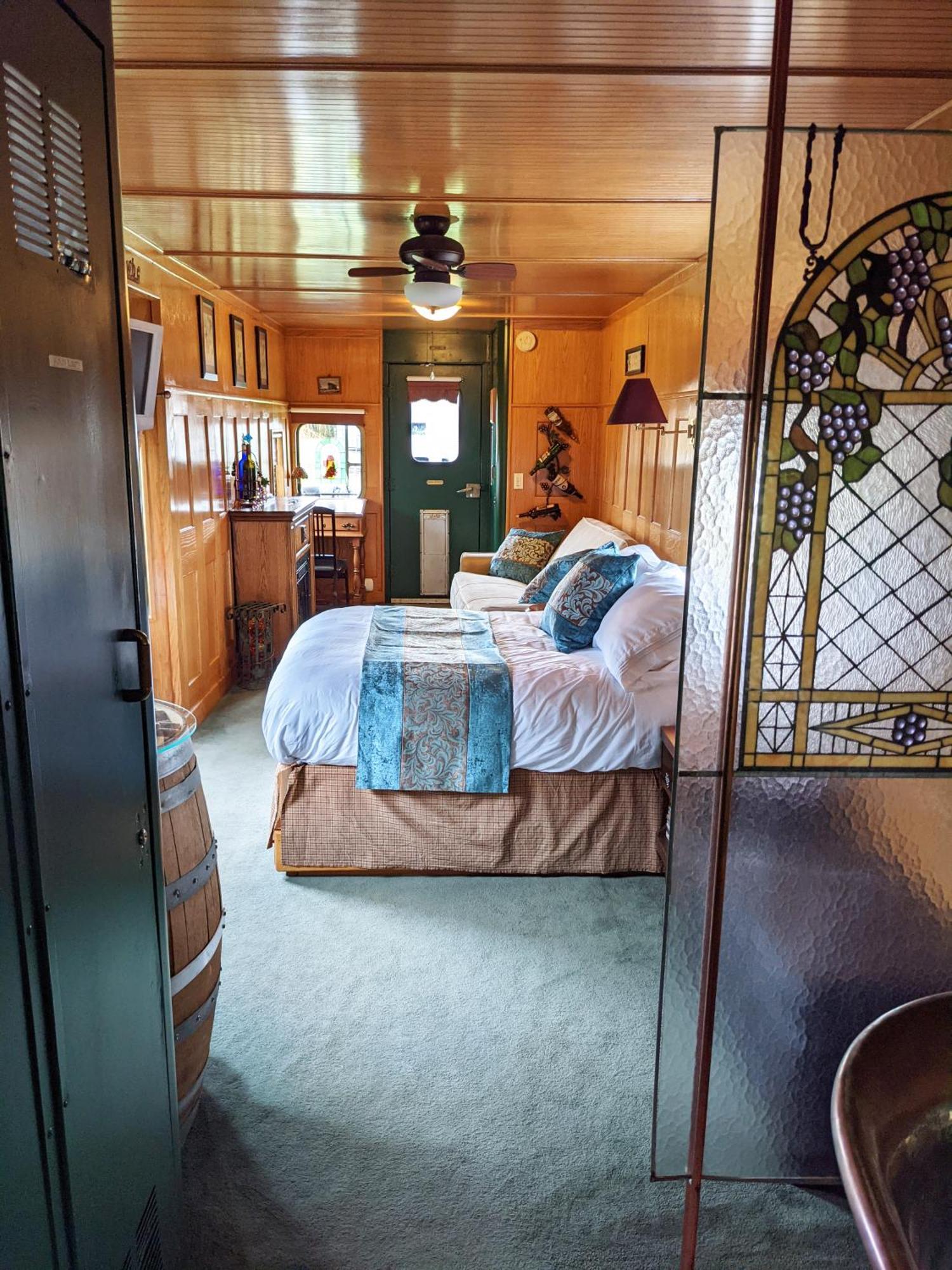 Olympic Railway Inn Sequim Bilik gambar